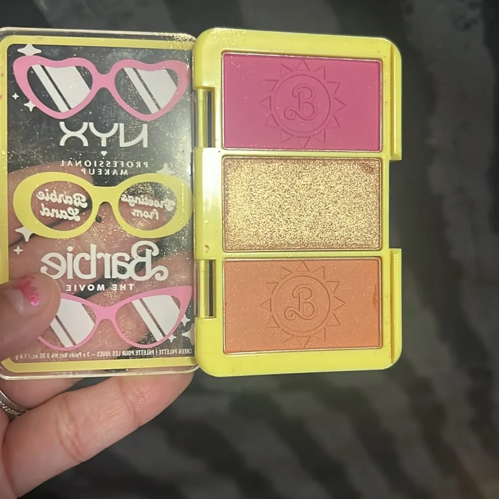Nyx Barbie blush/ highlight palette - Picture 2 of 3